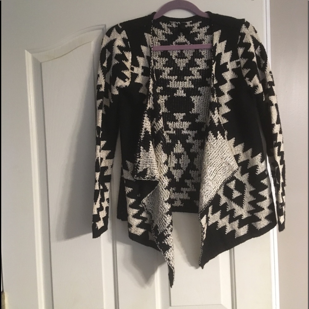 Elon sweater size small